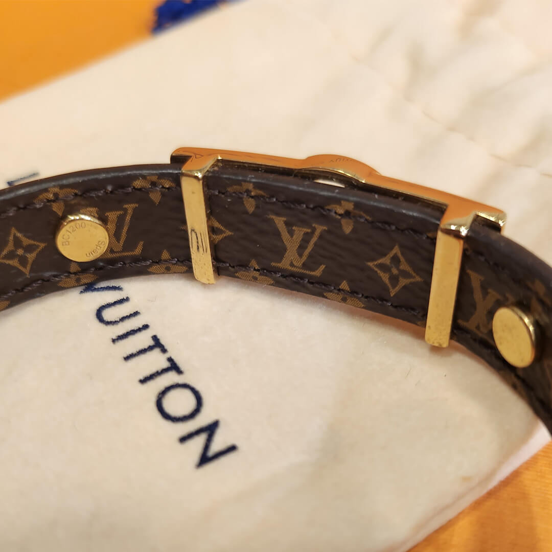 Monogram leather bracelet Louis Vuitton Anthracite in Leather - 20179310