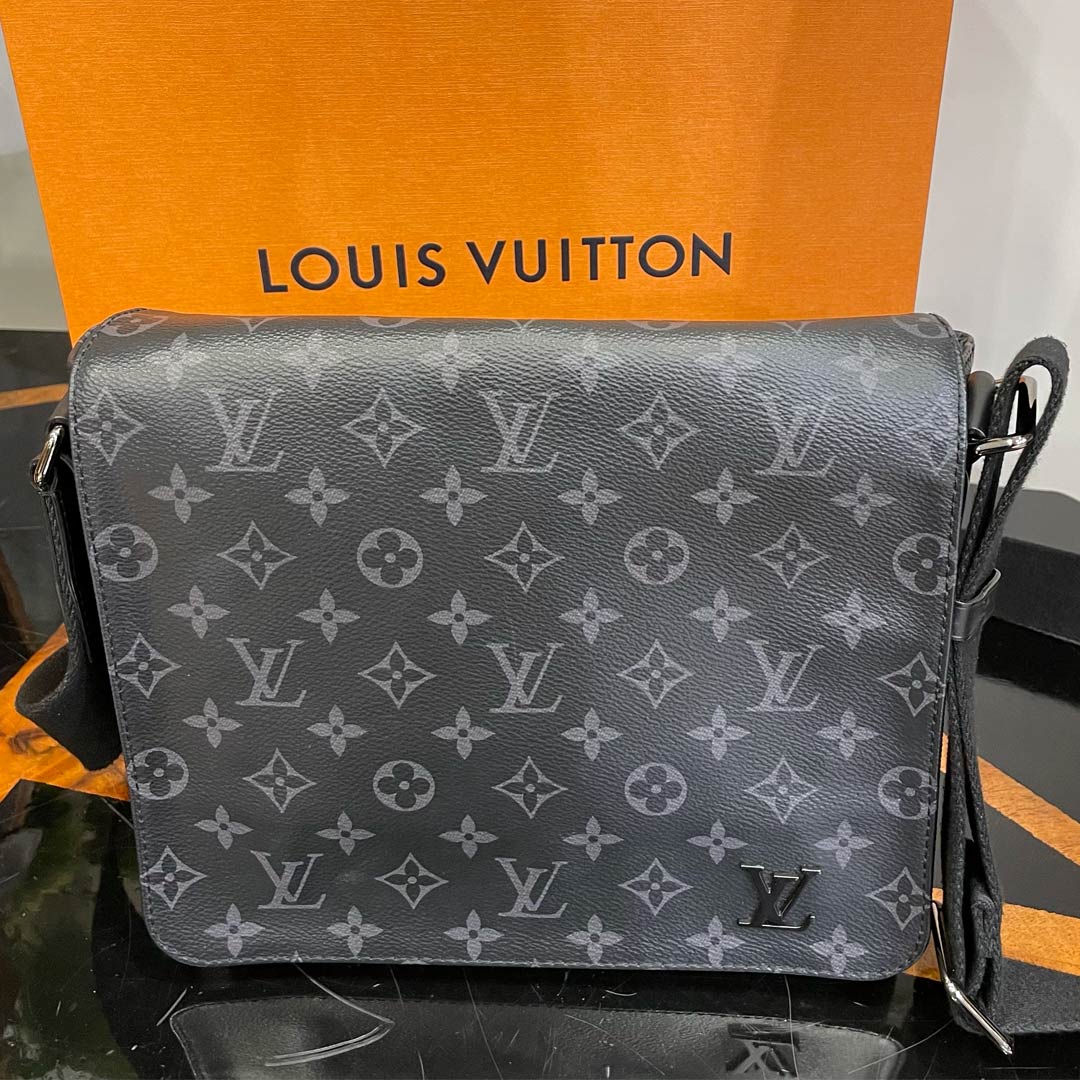 Louis Vuitton District - Brandfind