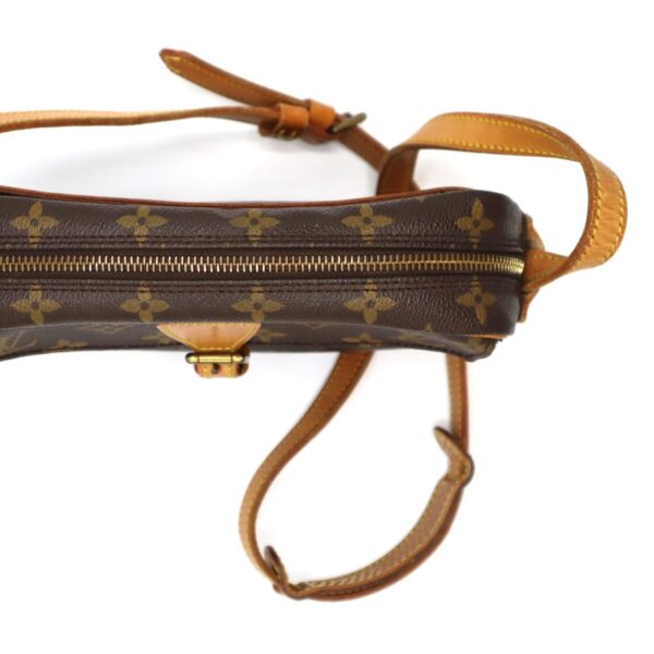 Ovansida av Louis Vuitton Monogram Jeune Fille