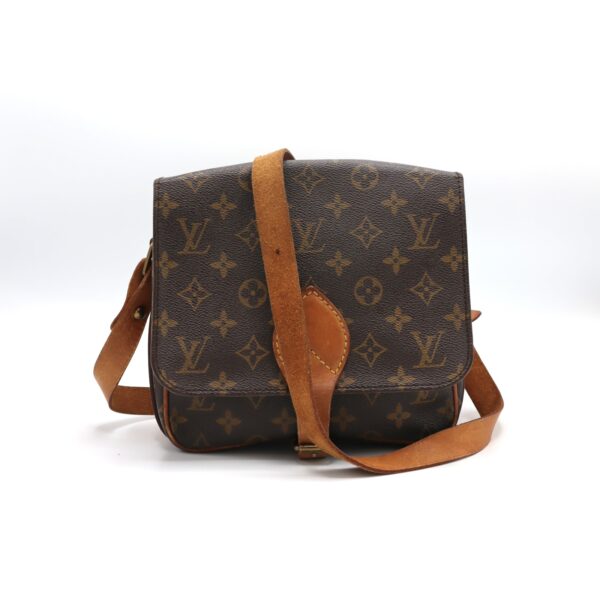 Framsida av Louis Vuitton Cartouchiere