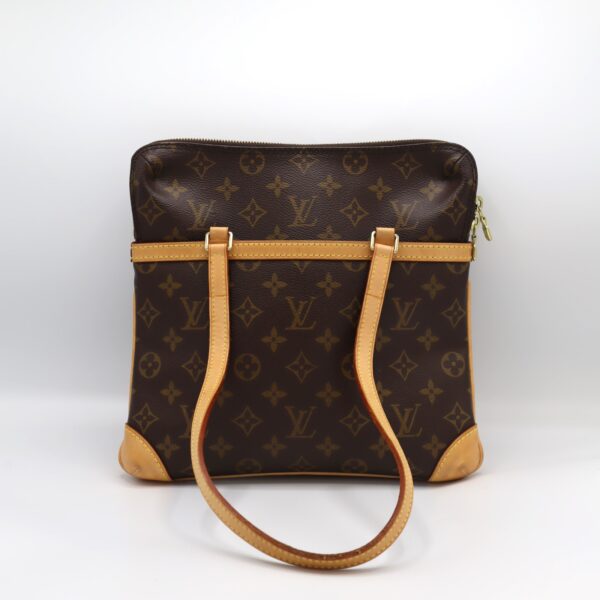 Framsida av Louis Vuitton Coussin GM