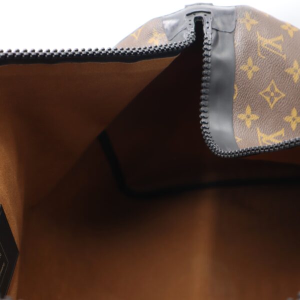 Insida av Louis Vuitton Keepall Bandouliere Waterproof