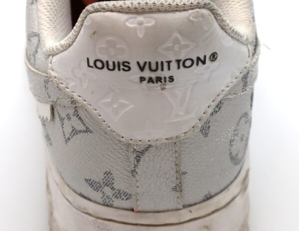 Logotyp för Framsida av Louis Vuitton Nike Skor