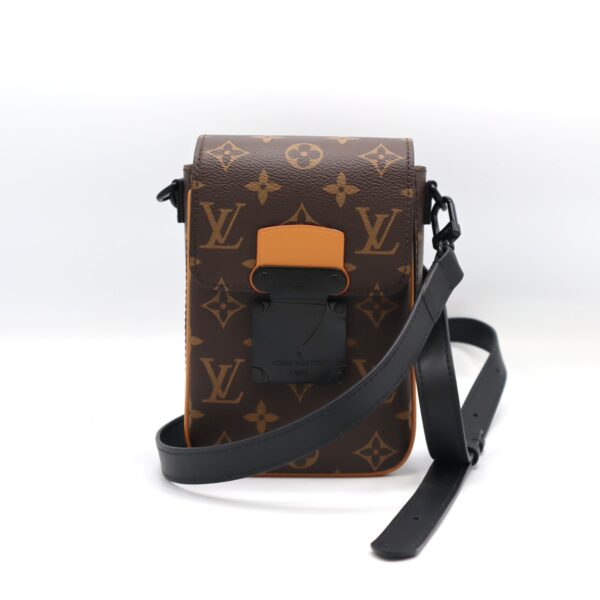 Framsida av Louis Vuitton S-lock Wearable Wallet