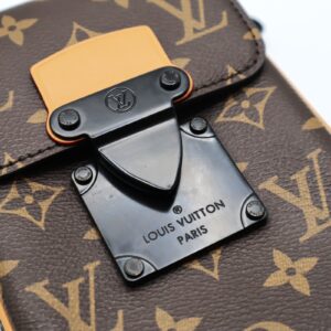 Logotyp för Louis Vuitton S-lock Wearable Wallet