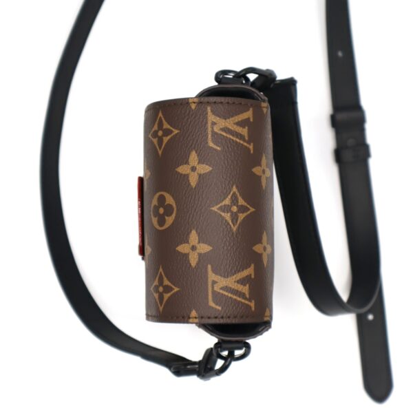 Ovansida av Louis Vuitton S-lock Wearable Wallet