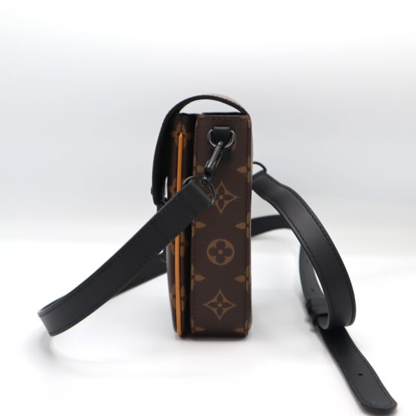 Sida av Louis Vuitton S-lock Wearable Wallet