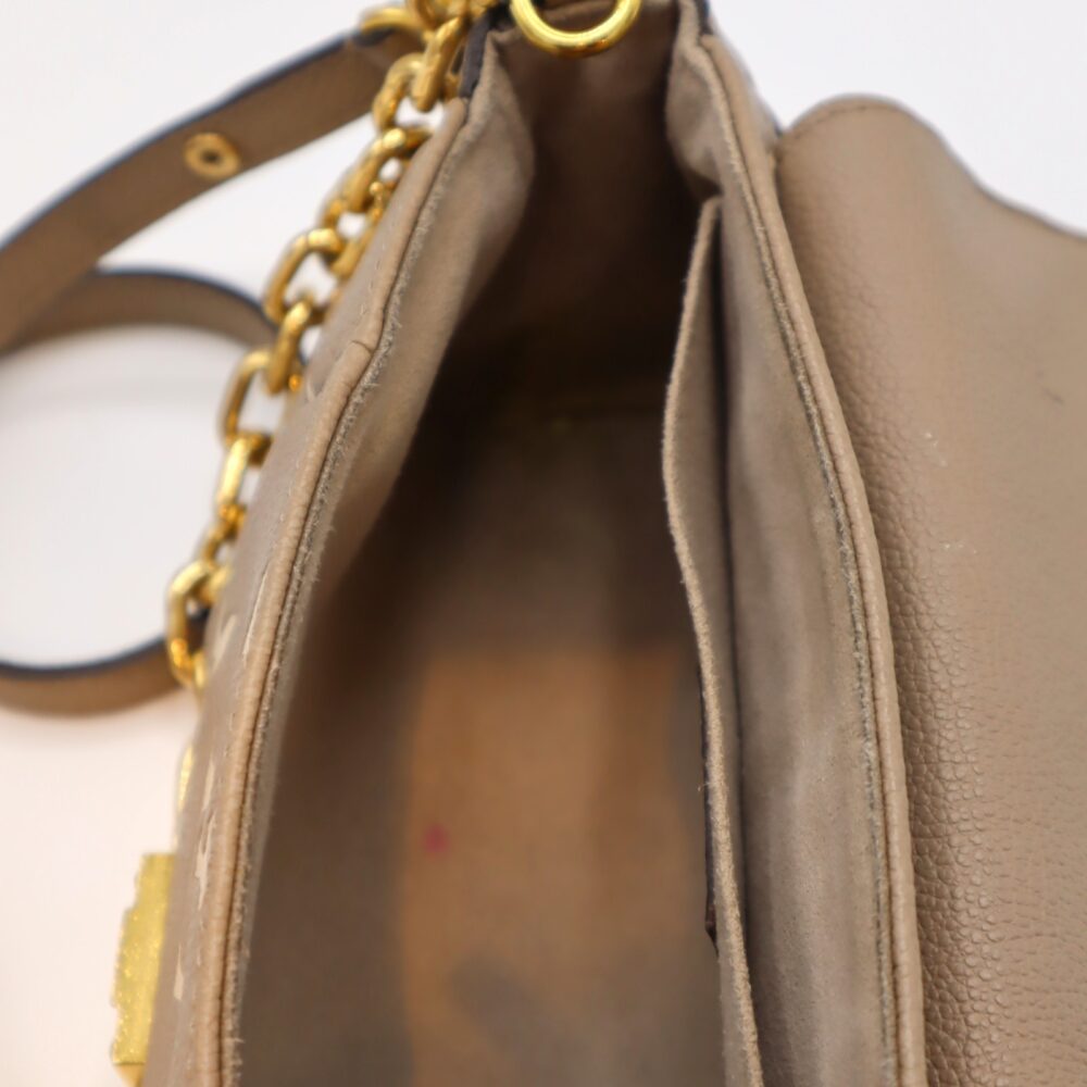 Insida av Louis Vuitton Bicolor Empreinte Leather