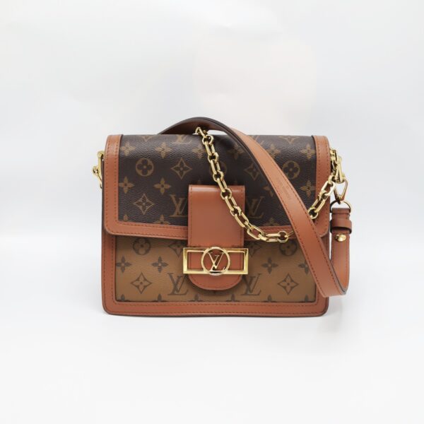 Framsida av Louis Vuitton Dauphine MM