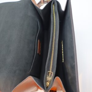 Insida av Louis Vuitton Dauphine MM