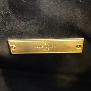 Logotyp 2 för Louis Vuitton Dauphine MM