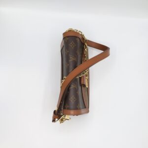 Ovansida av Louis Vuitton Dauphine MM