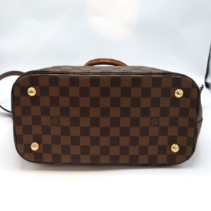 Undersida av Louis Vuitton Belmont Damier Ebene