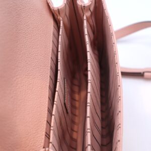 Insida av Louis Vuitton Metis Empreinte Rosa